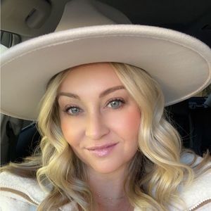 Meet your Posher, Stevie